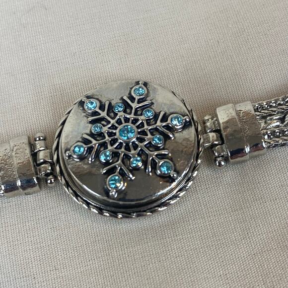 Ginger Snaps Silver Tone Multi Chain Toggle Bracelet Snowflake Interchangeable - Picture 3 of 8